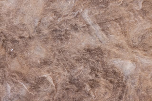 Gedetailleerd close-up van bruine woltextuur, ideaal voor achtergronden.